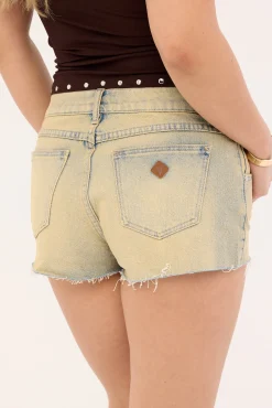 99 Low Short Gwen