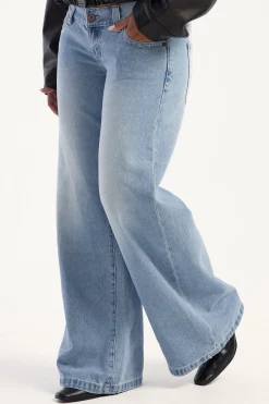 00 Wide Low Rise Jean Kaia Worn Blue