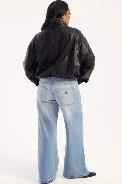 00 Wide Low Rise Jean Kaia Worn Blue