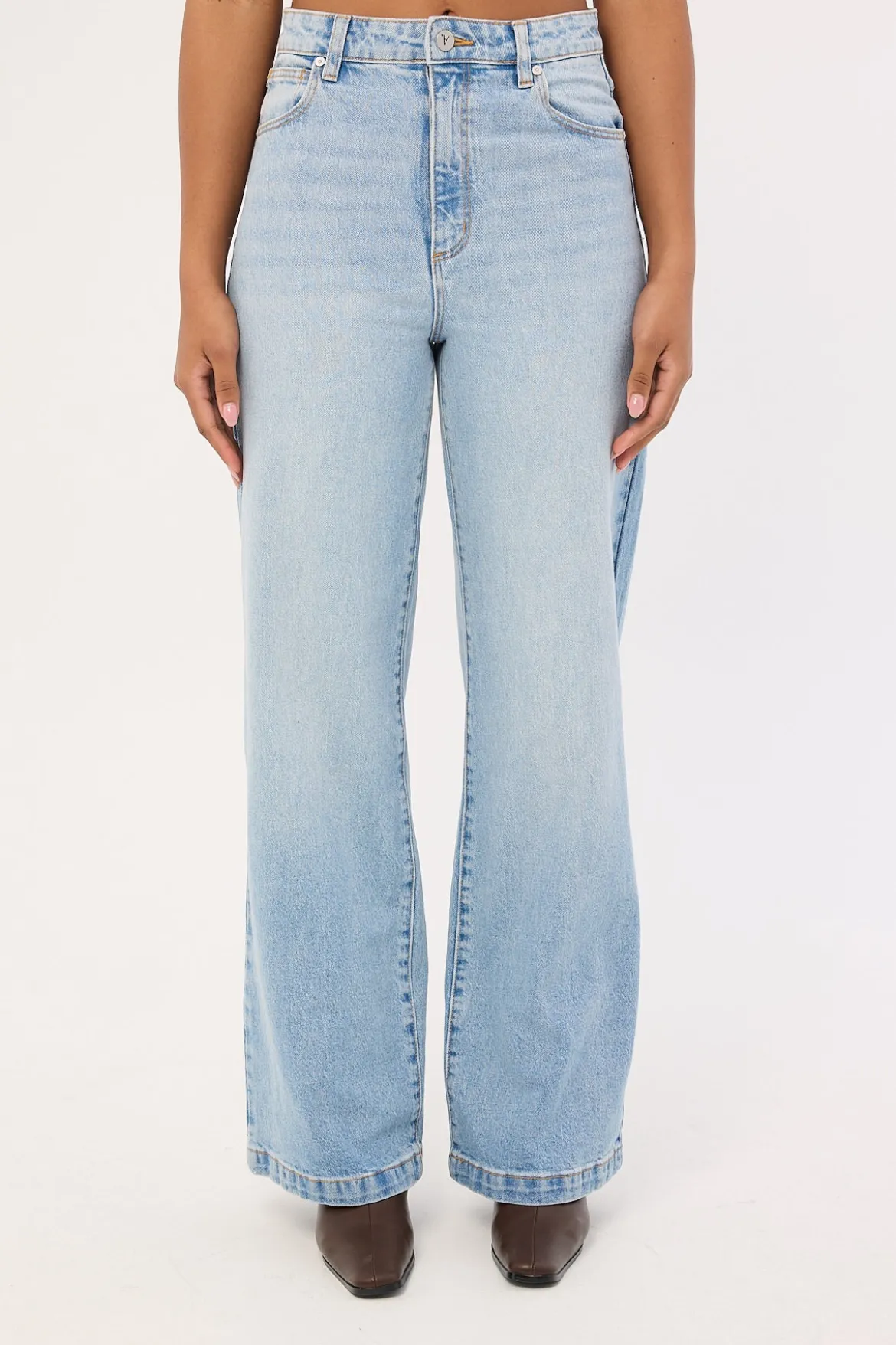 A 94 High Waisted Wide Jean Jessie Blue