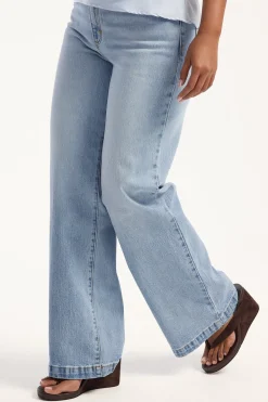 A 94 High Waisted Wide Jean Jessie Blue