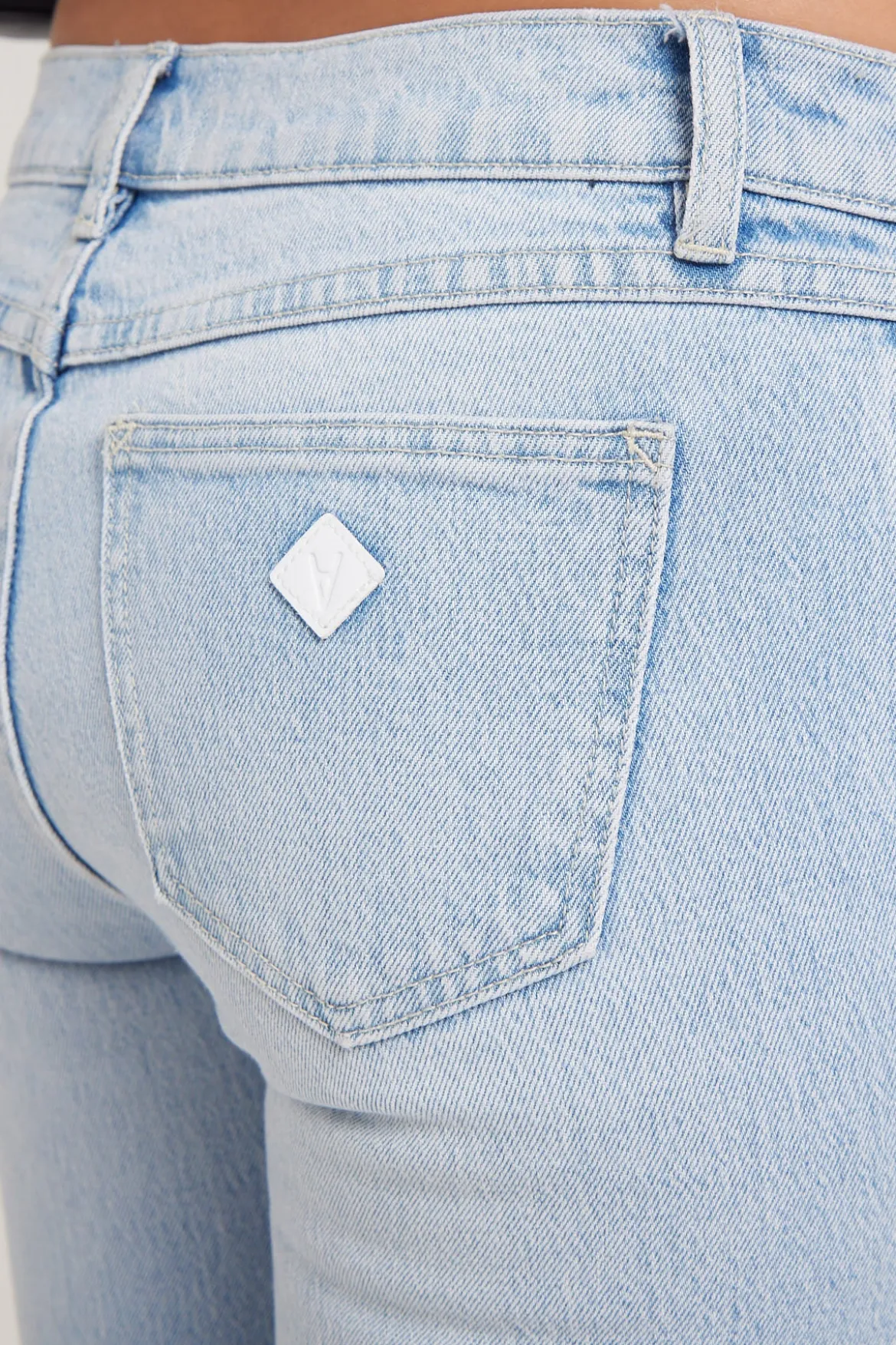 A 99 Low Rise Straight Jean Gina Blue