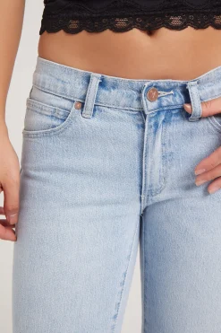 A 99 Low Rise Straight Jean Gina Blue