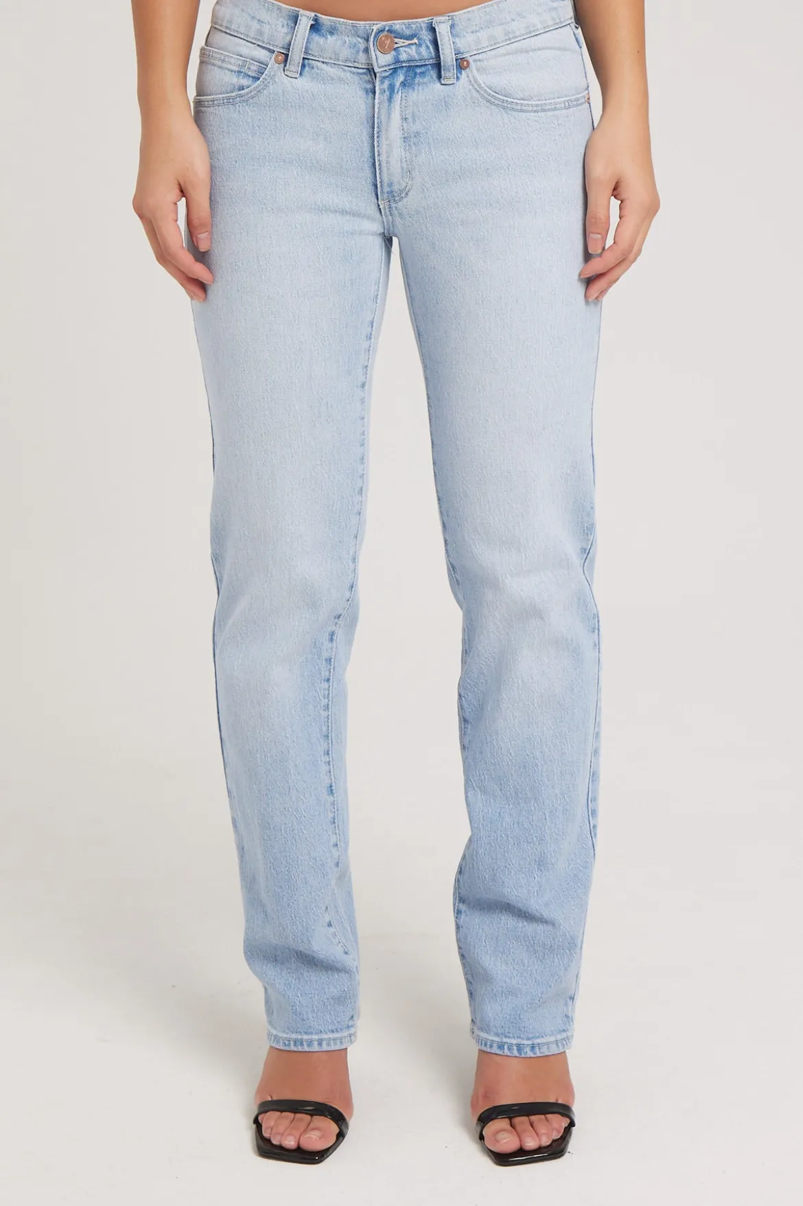 A 99 Low Rise Straight Jean Gina Blue