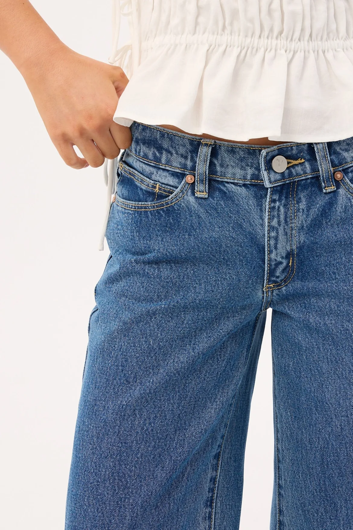 A 99 Low Rise Wide Jean Chantelle Blue Organic
