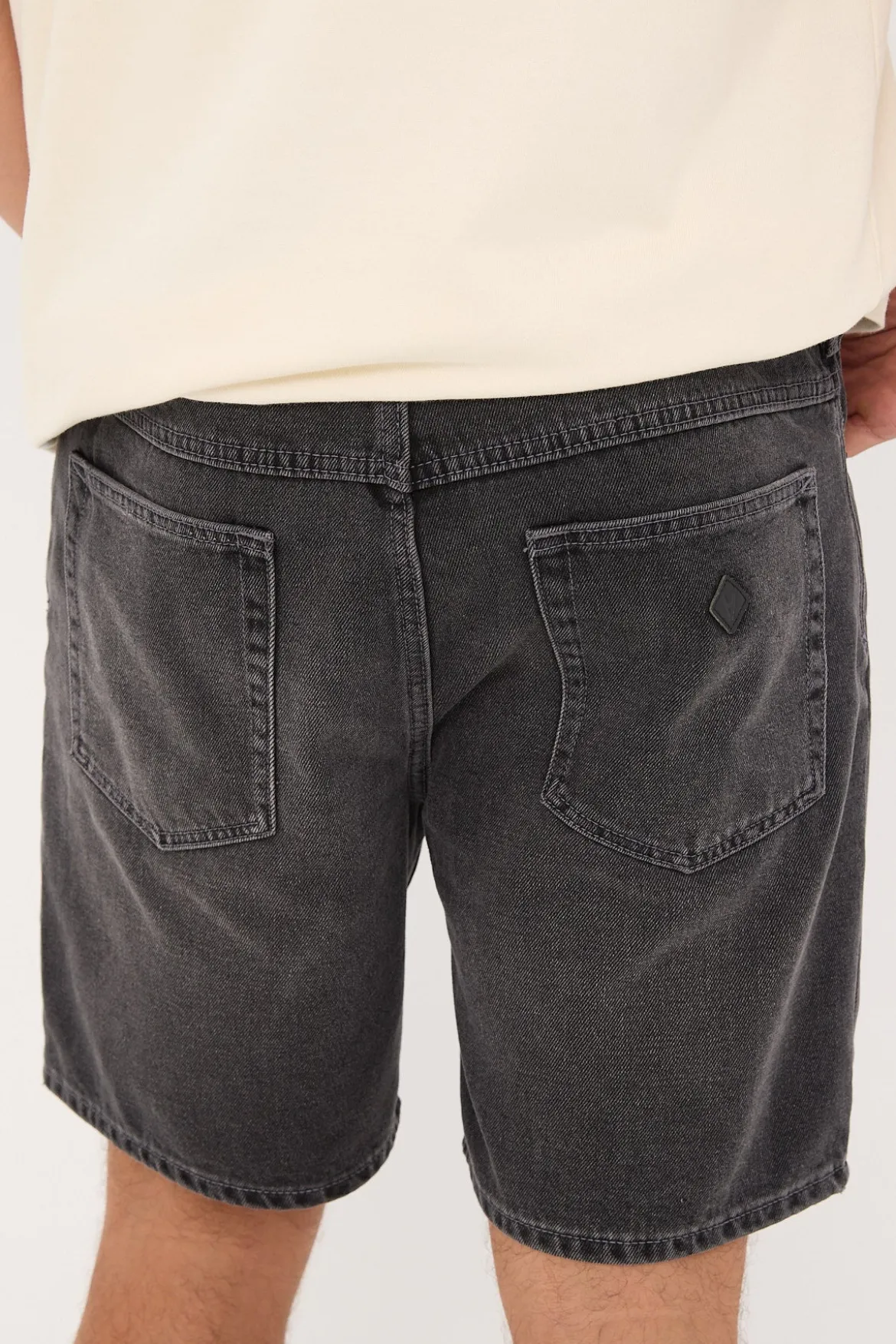 A3 Straight Short Vintage Black