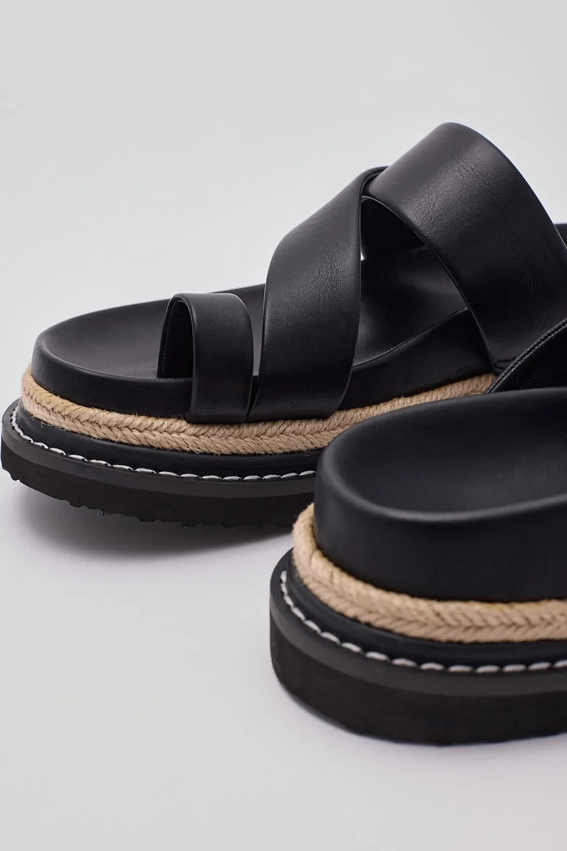 Armas Sandal Black