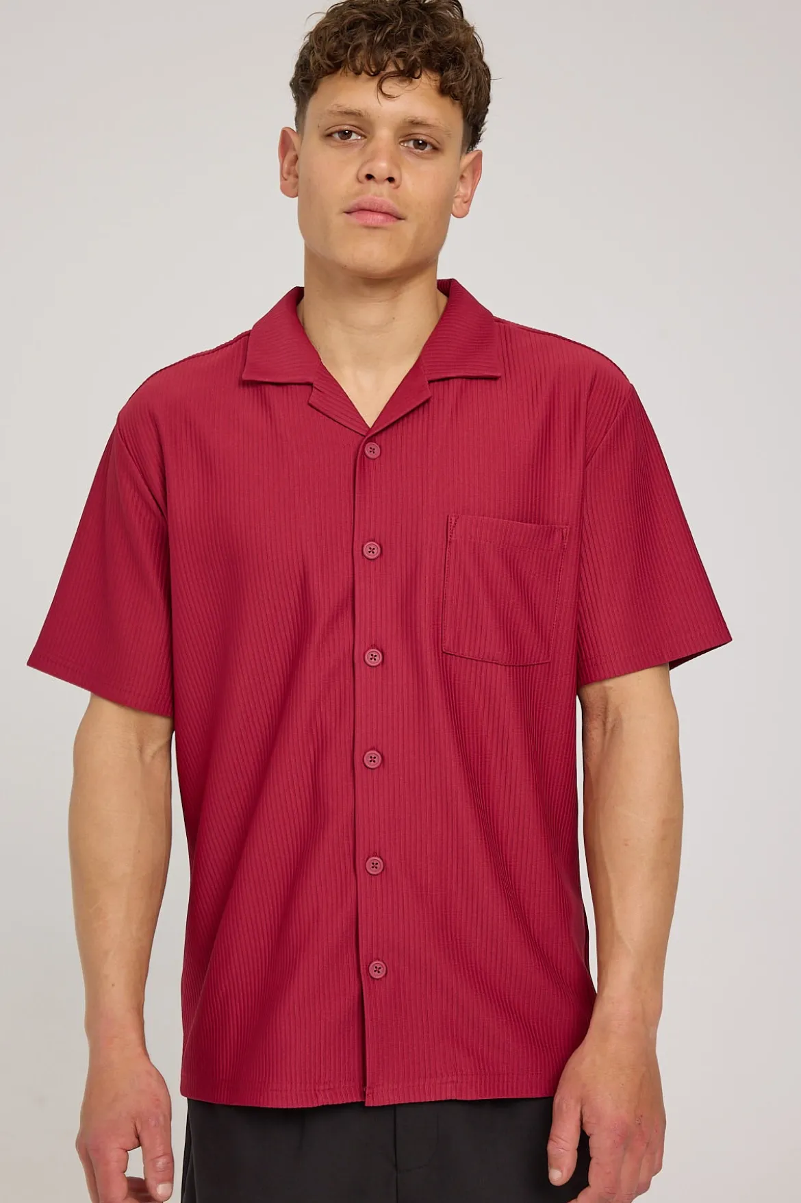 Austin Pleated Resort Shirt Burgundy