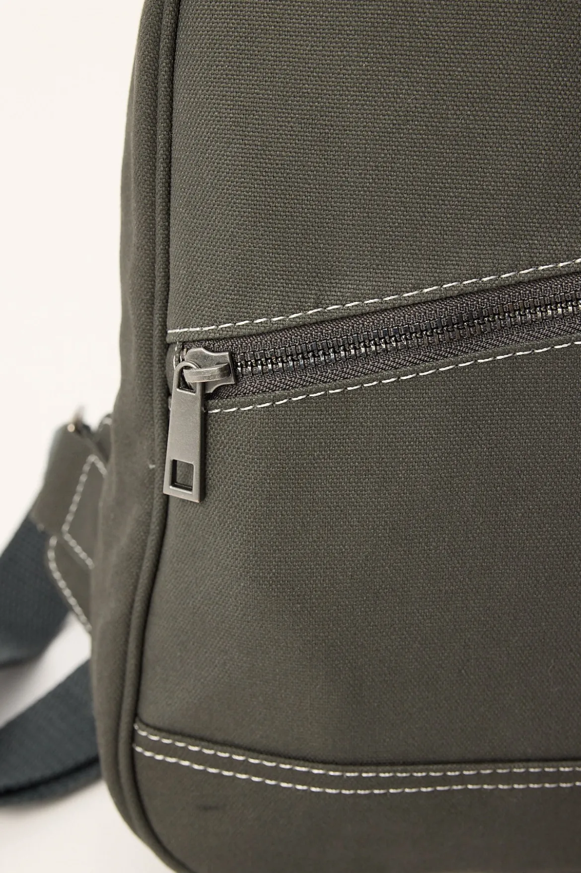 Avenue Crossbody Bag Washed Charcoal
