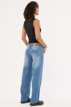 Bethany Baggy Low Rise Jean Blasted Middy Blue