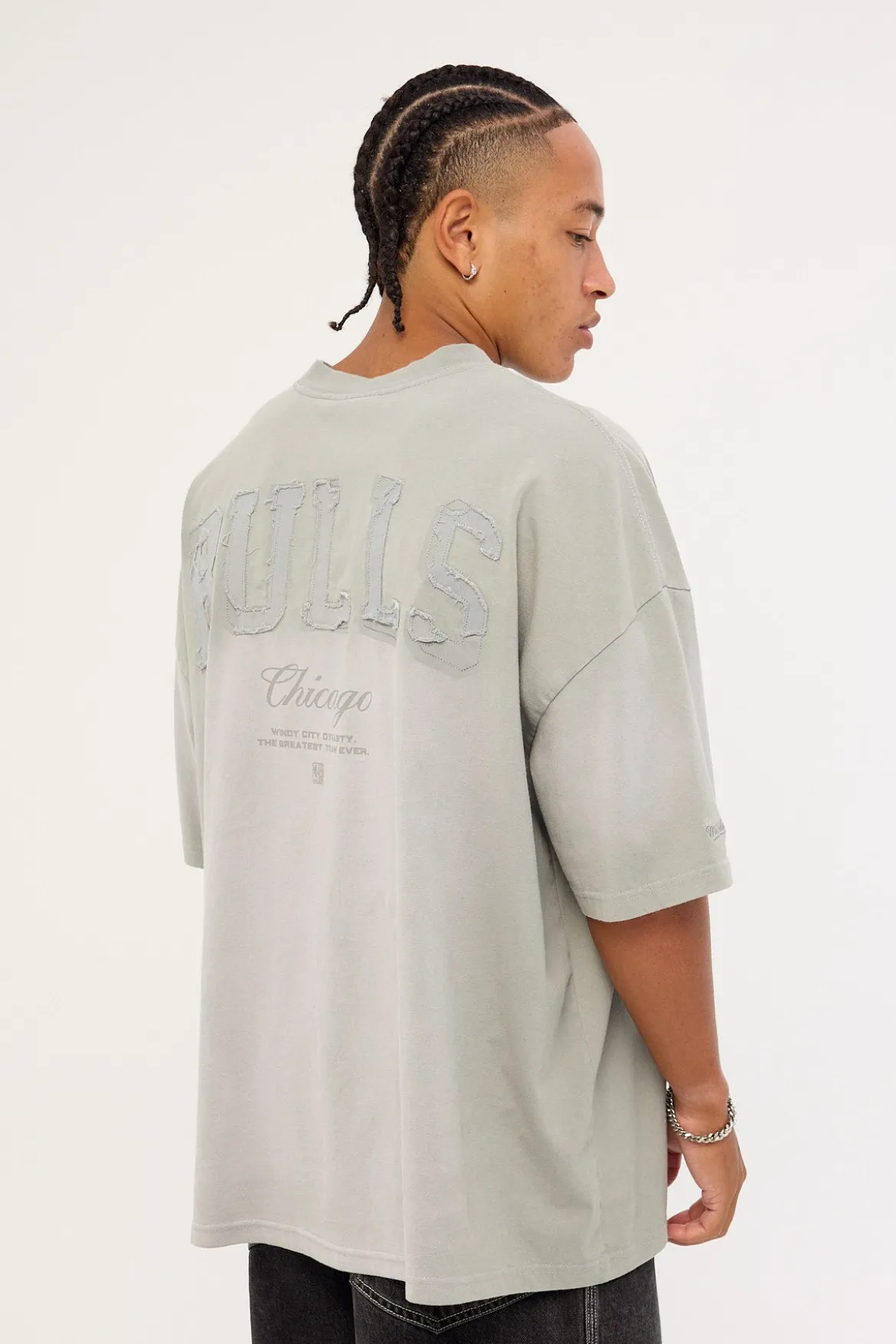 Big Oversized Logo Tee - C Bulls Neutral Gray
