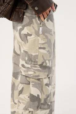 Camo-Mile Low Rise Cargo Pant Camo