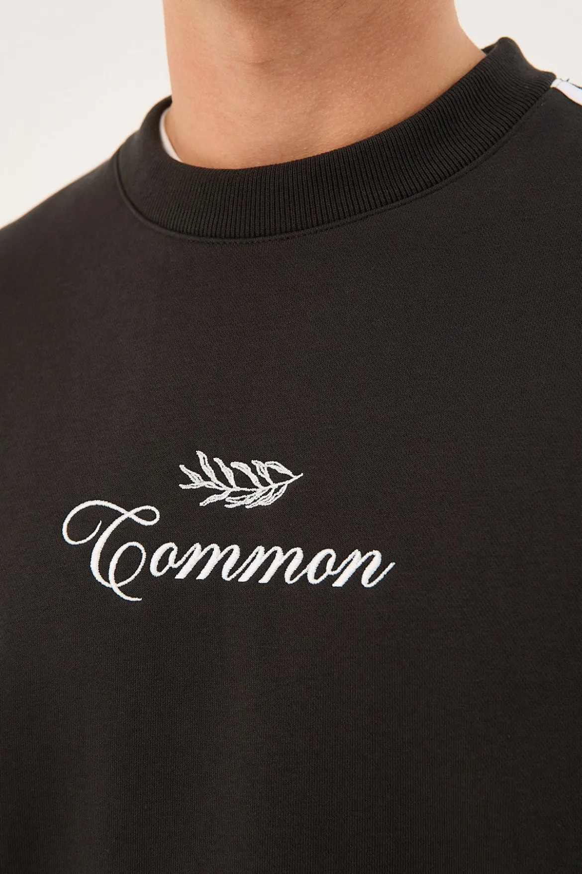 Elite Crew Sweater Black