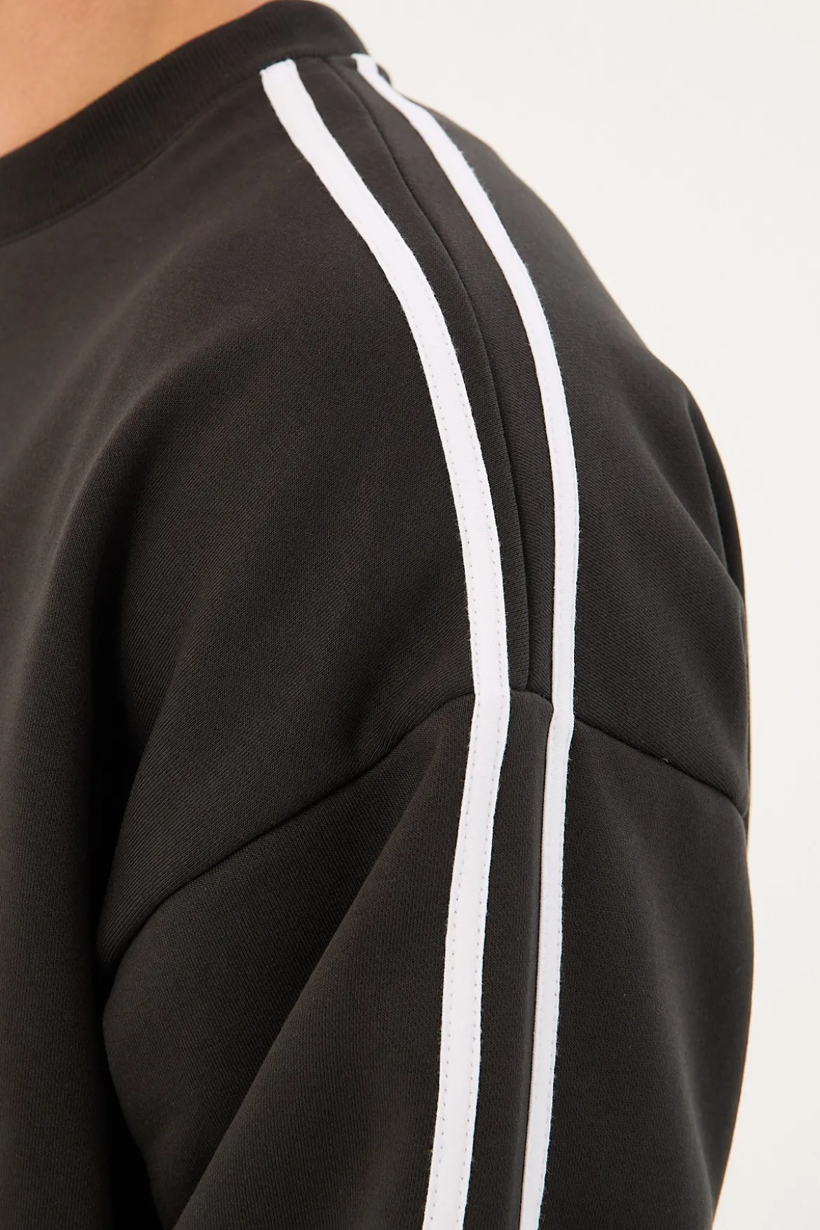 Elite Crew Sweater Black