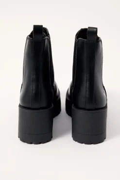 Evolve Boot Black PU