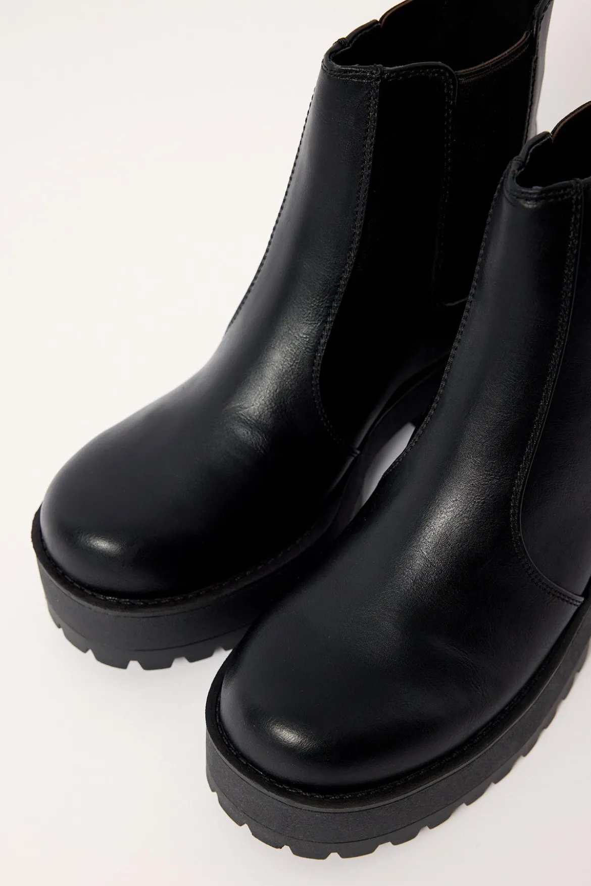Evolve Boot Black PU