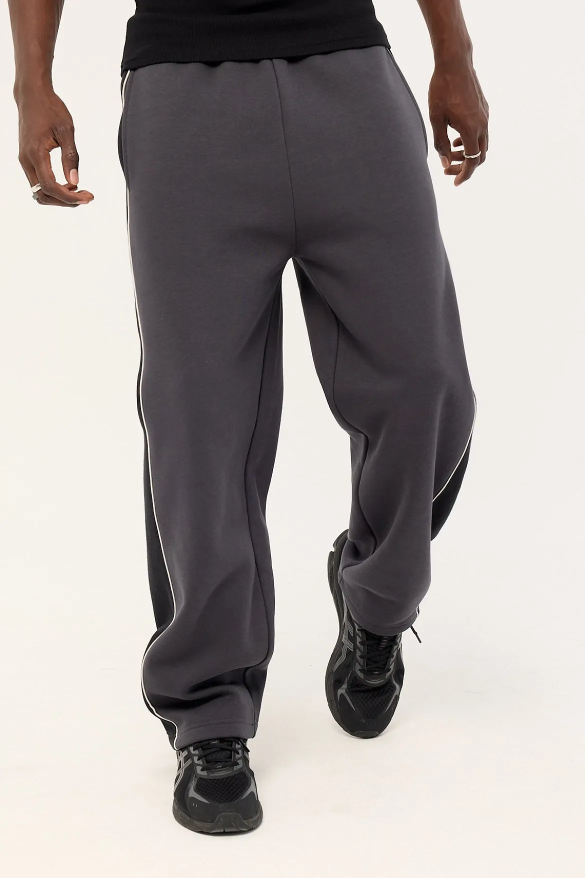 Gallery Panel Sweatpant Washed Black