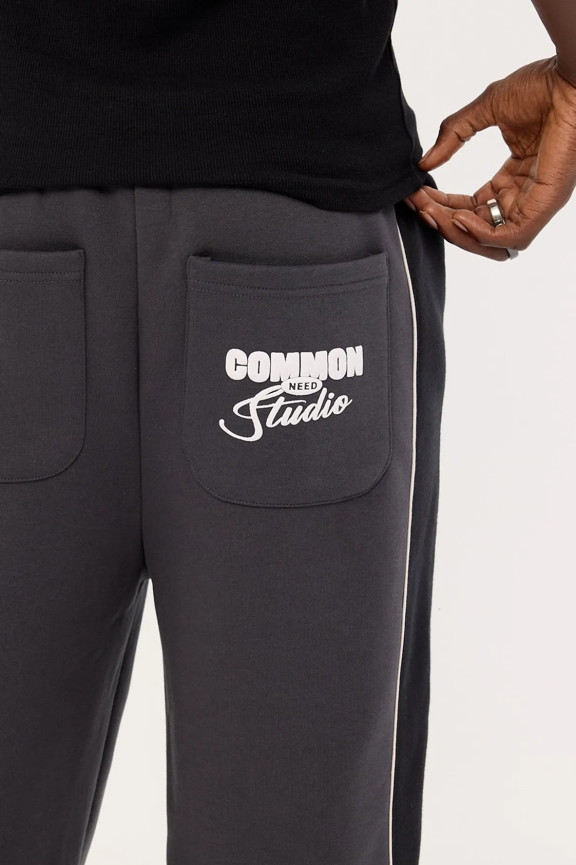 Gallery Panel Sweatpant Washed Black
