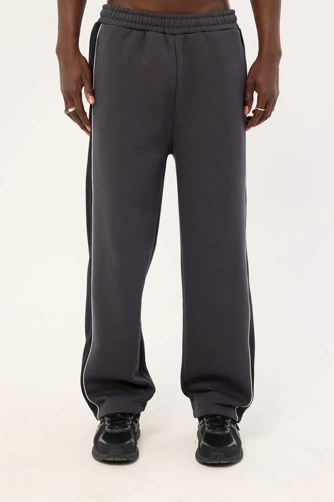 Gallery Panel Sweatpant Washed Black