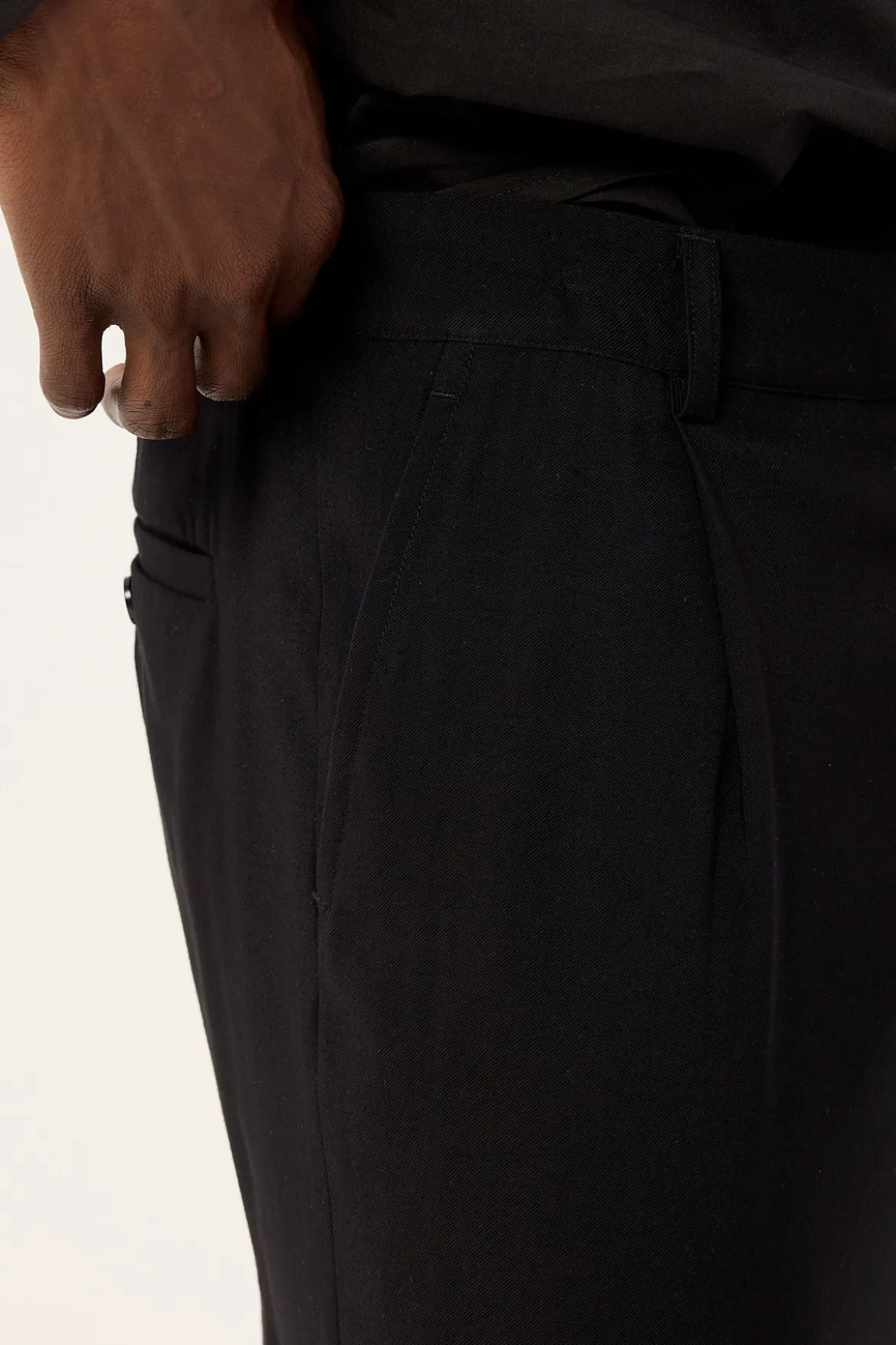 Leo Relaxed Tailored Trouser Black