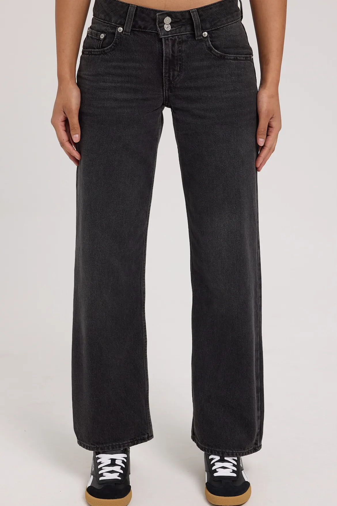 Levi's Superlow Jean Mic Dropped