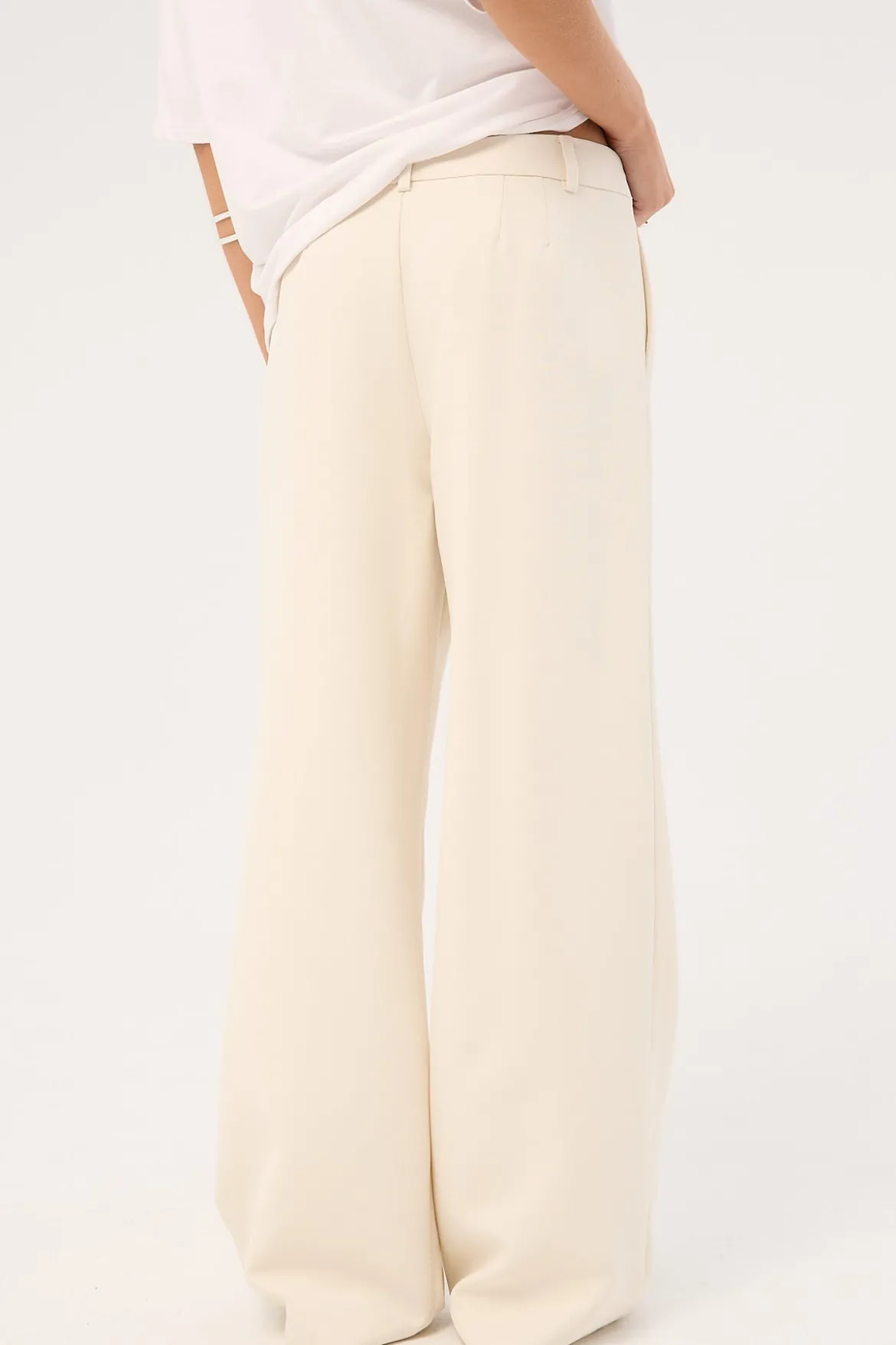 Lupa Mid Rise Pleated Pant Cream