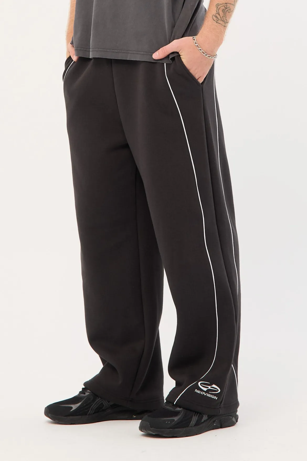 Oscillate Baggy Sweatpant Black