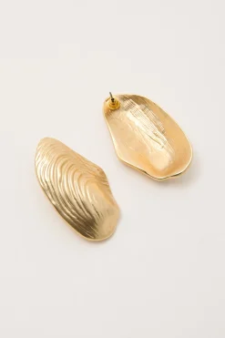 Oyster Shell Earrings Gold