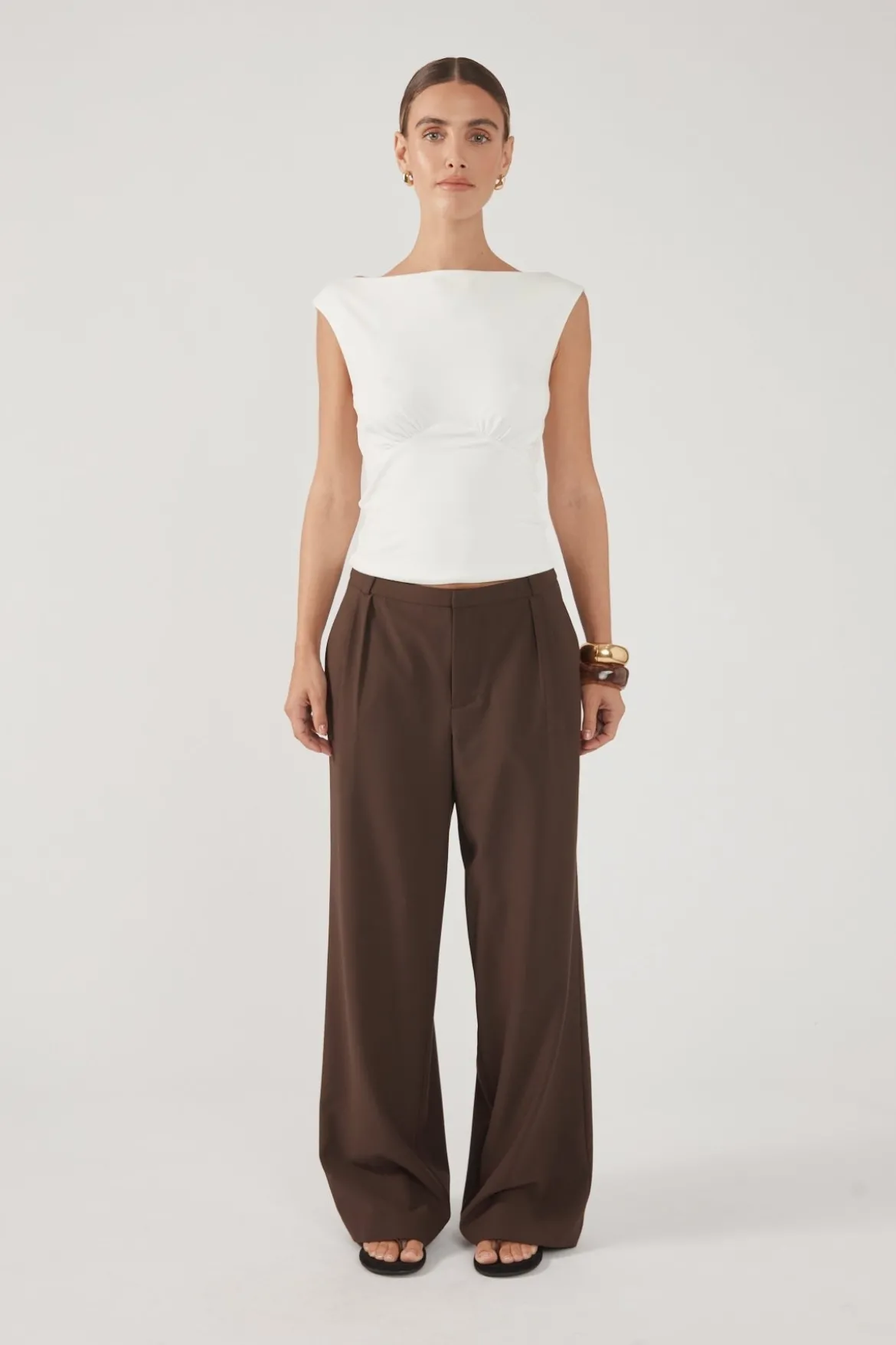 Rae Low Rise Pleated Pant Brown