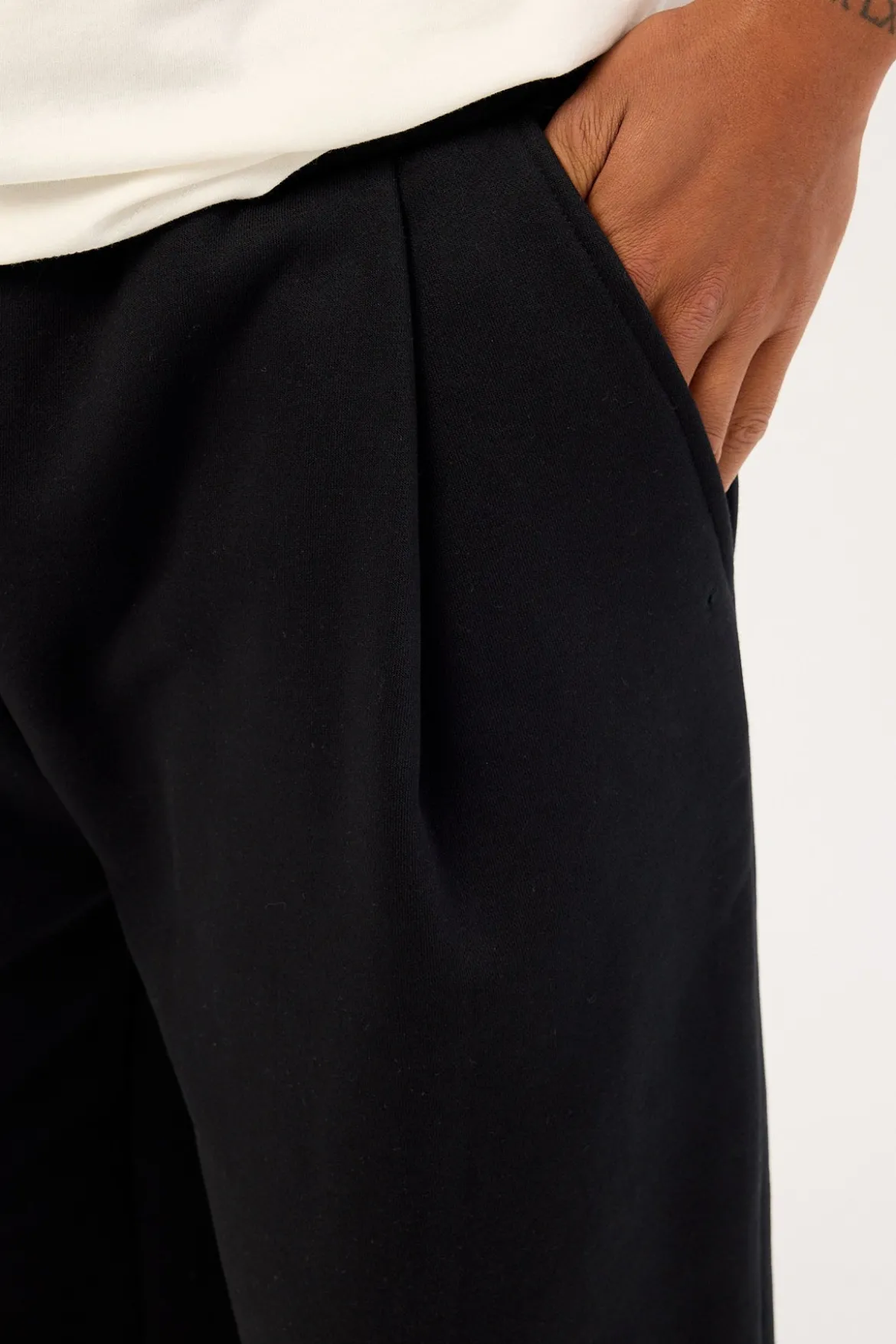 Roam Pleated Sweatpant Black