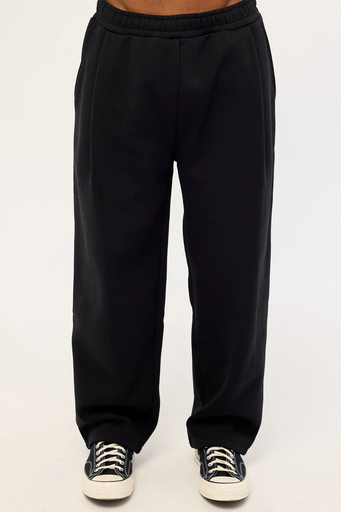 Roam Pleated Sweatpant Black