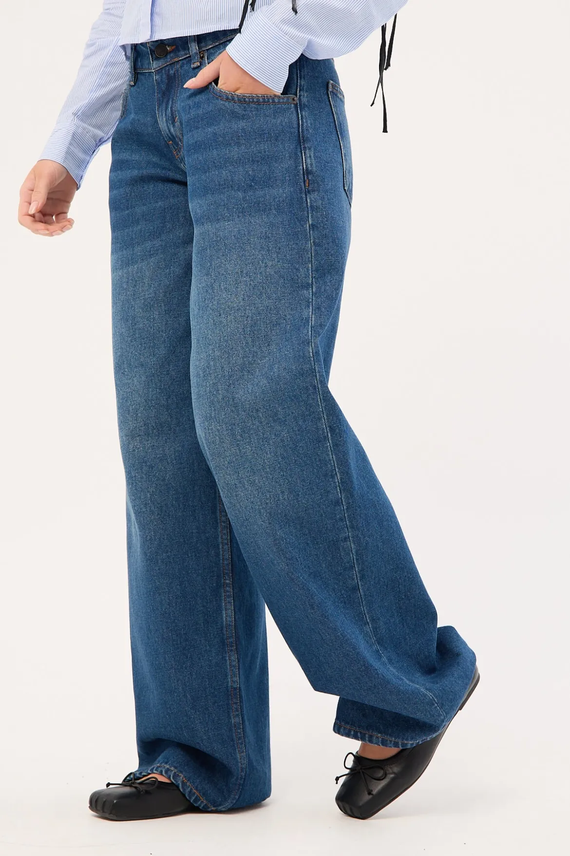 Roomy Extra Wide Low Rise Jean Mid Blue Denim
