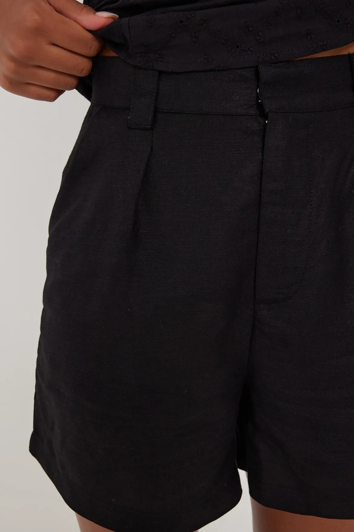 Tailored Linen Blend Short Black