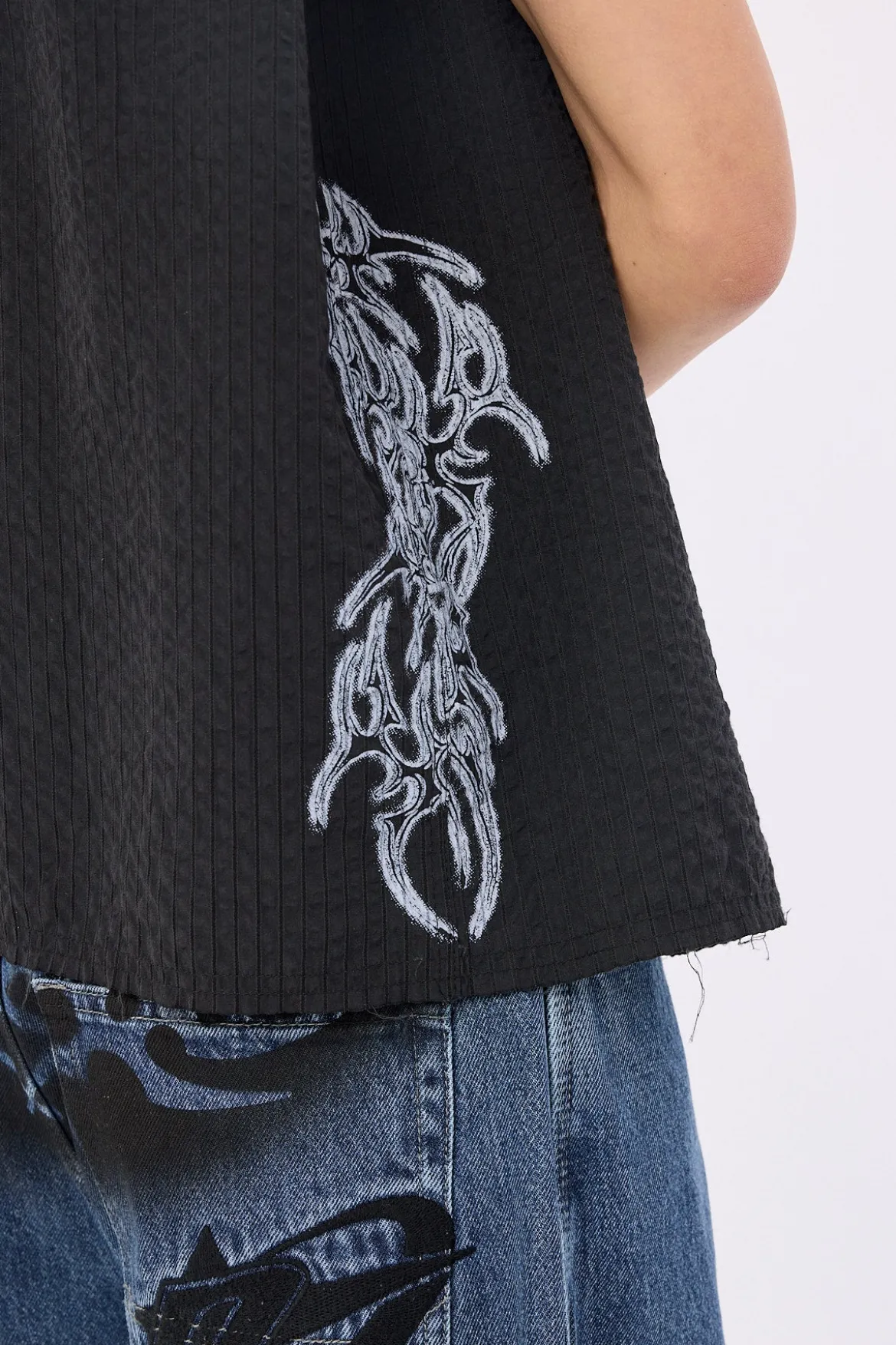 Temptation Cropped Sleeveless Shirt Black